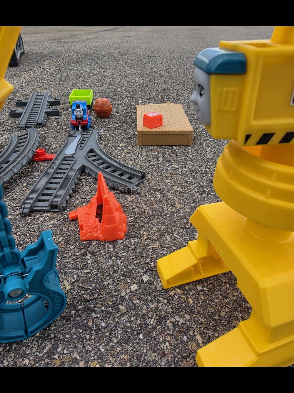 Fisher Price Thomas & Friends Carly’s Crossing Push Along Train Track Set